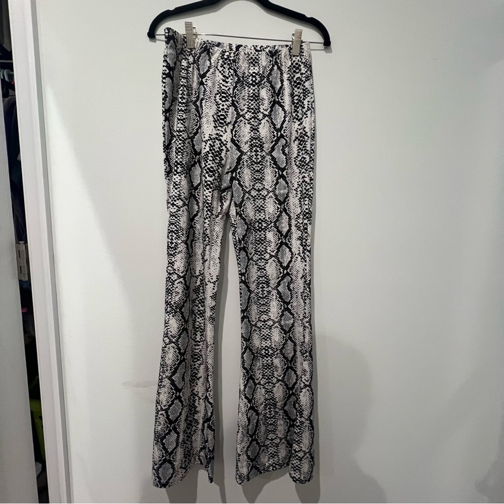 Snakeskin Print Women's Flare Leggings